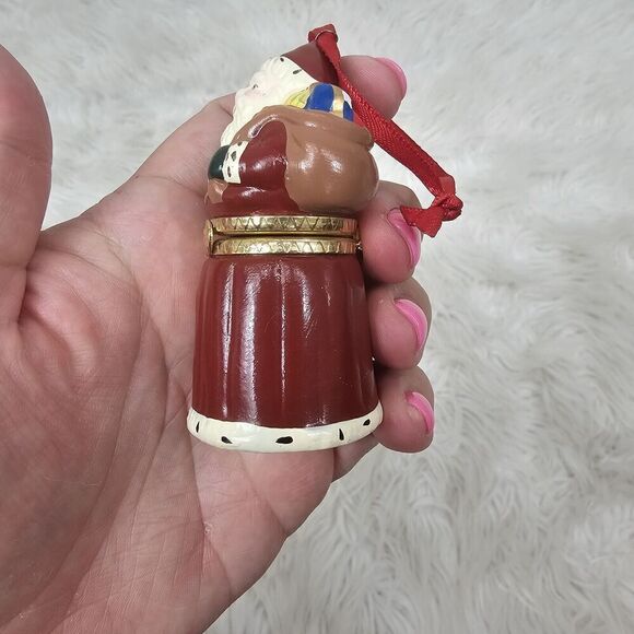 1998 HALLMARK  CHRISTMAS ORNAMENTS - SANTAS HIDDEN SURPRISE - Hinged Trinket Box - Picture 3 of 8